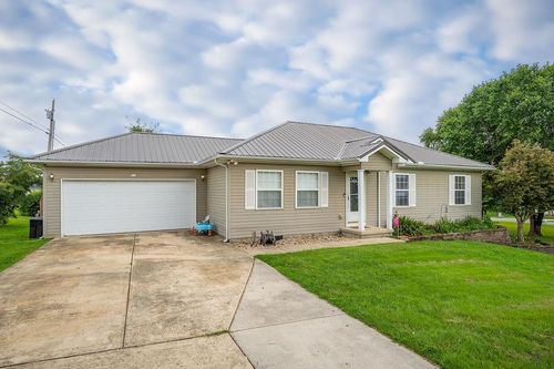 711 Everville Dr, Livingston, TN, 38570-6071 | Card Image