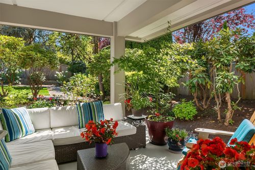 4-131 8th Ln, Kirkland, WA, 98033-6385 | Card Image