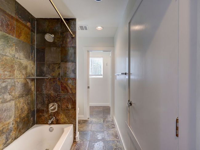 2 - 400 E 33 Rd St, Condo with 3 bedrooms, 3 bathrooms and 2 parking in Austin TX | Image 23