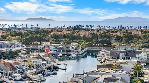 2221 Kingsbridge Ln, Oxnard, CA, 93035-3729 | Card Image