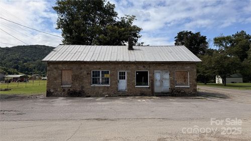 41 Upper Shut In Rd, Hot Springs, NC, 28743-9654 | Card Image