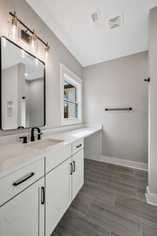 Guest bedroom 1 bathroom | Image 25
