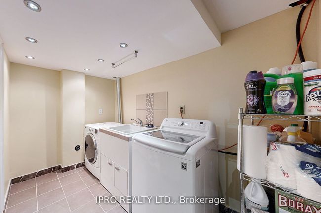 238 Royal Salisbury Way, House attached with 3 bedrooms, 2 bathrooms and 3 parking in Brampton ON | Image 39