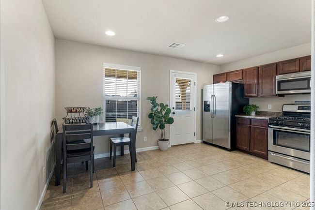20804 E 32 Nd Pl S, House other with 3 bedrooms, 2 bathrooms and null parking in Broken Arrow OK | Image 9