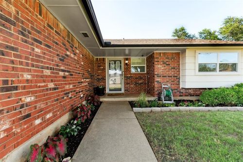 815 W 7th St, Edmond, OK, 73003-5681 | Card Image