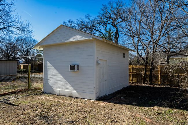 View of outdoor structure | Image 33