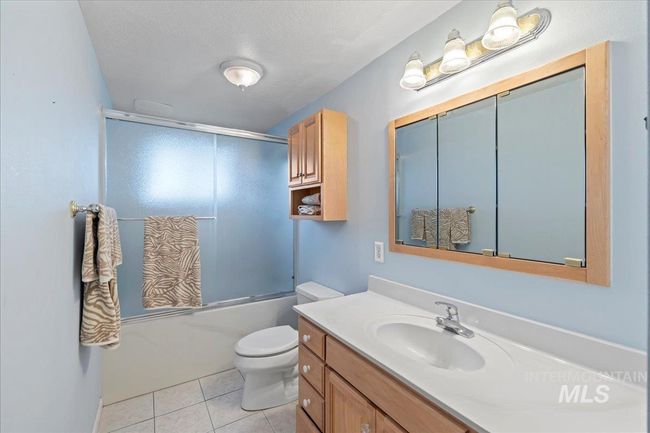 2303 N Locust Grove Rd, House other with 5 bedrooms, 4 bathrooms and 2 parking in Kuna ID | Image 19