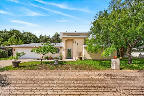106 Bay Ct, Rockport, TX, 78382-9611 | Card Image