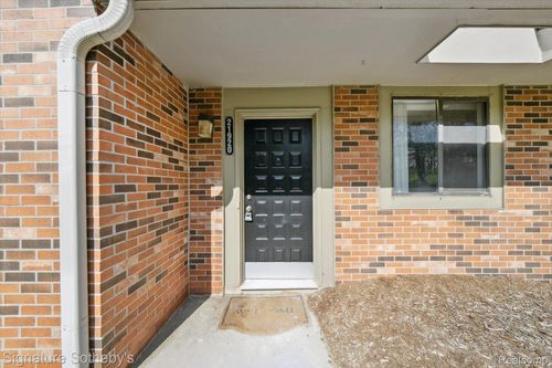 21920 Indian Creek Dr, Farmington Hills, MI, 48335-5538 | Card Image