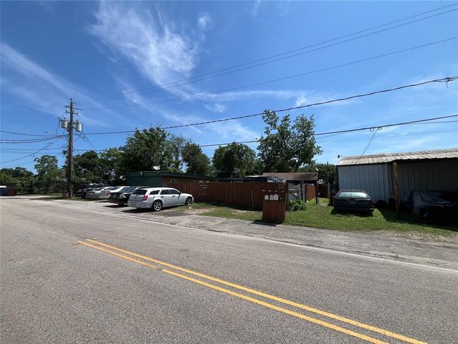 16305 De Zavalla Rd, Home with 2 bedrooms, 2 bathrooms and null parking in Channelview TX | Image 15