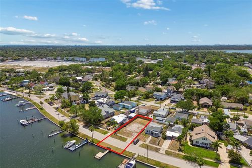 4005 Sunrise Dr S, ST PETERSBURG, FL, 33705-3931 | Card Image