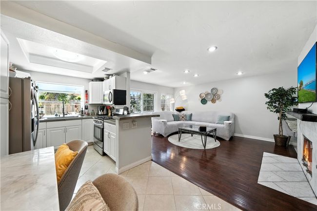 Kitchen/Living Room | Image 12