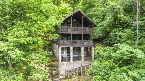 1322 N Baden Dr, Gatlinburg, TN, 37738-3803 | Card Image