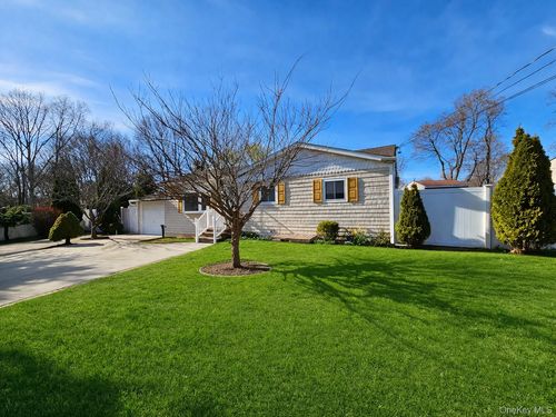 56 Applegate Drive, Islip, NY, 11722 | Card Image