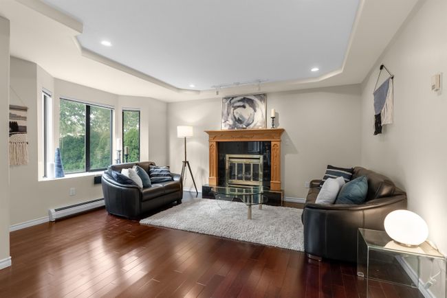 4717 Village Drive, Townhouse with 3 bedrooms, 2 bathrooms and 1 parking in Burnaby BC | Image 7