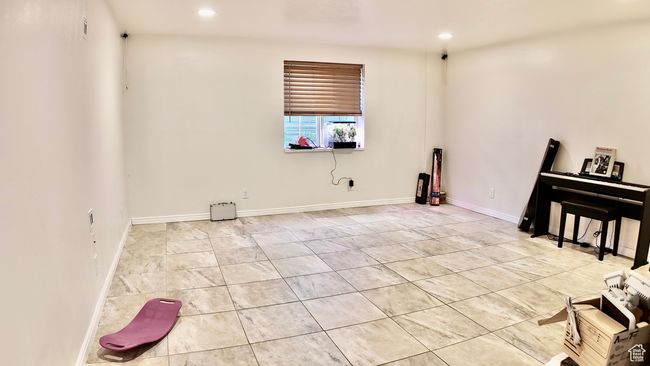 Unfurnished room with recessed lighting and baseboards | Image 48
