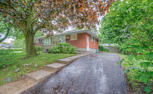 76 Ravine Dr, Cambridge, ON, N1R2W8 | Card Image