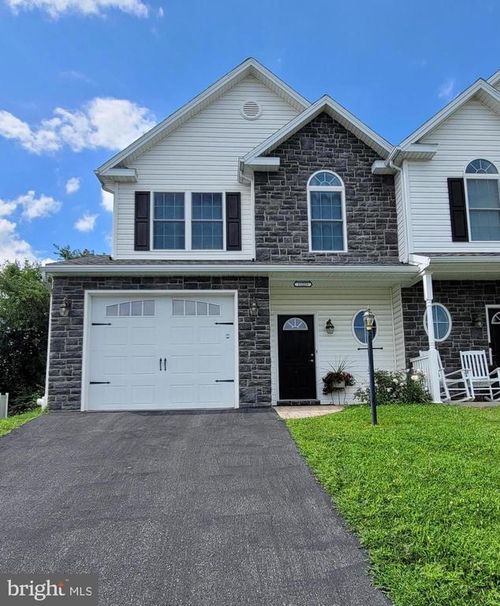 11225 Gulf Dr, WAYNESBORO, PA, 17268-8203 | Card Image