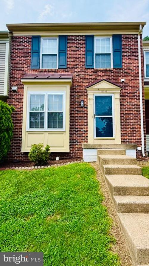 13042 Hunterbrook Dr, WOODBRIDGE, VA, 22192-2468 | Card Image
