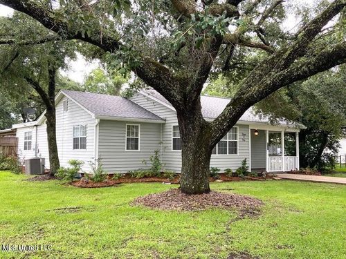 301 43rd St, Gulfport, MS, 39507-3946 | Card Image