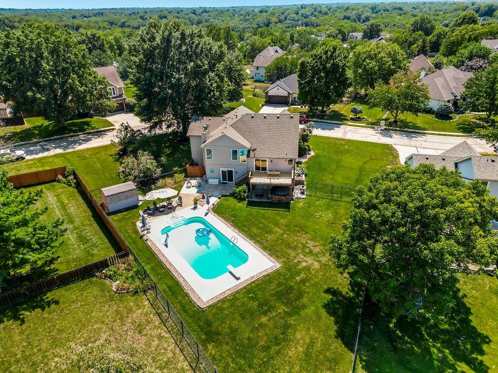 Crystal Creek Pl, Blue Springs, MO 64015