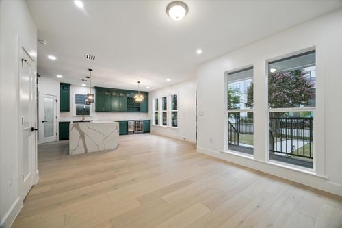318 W 24th St, Houston, TX, 77008-2035 | Card Image
