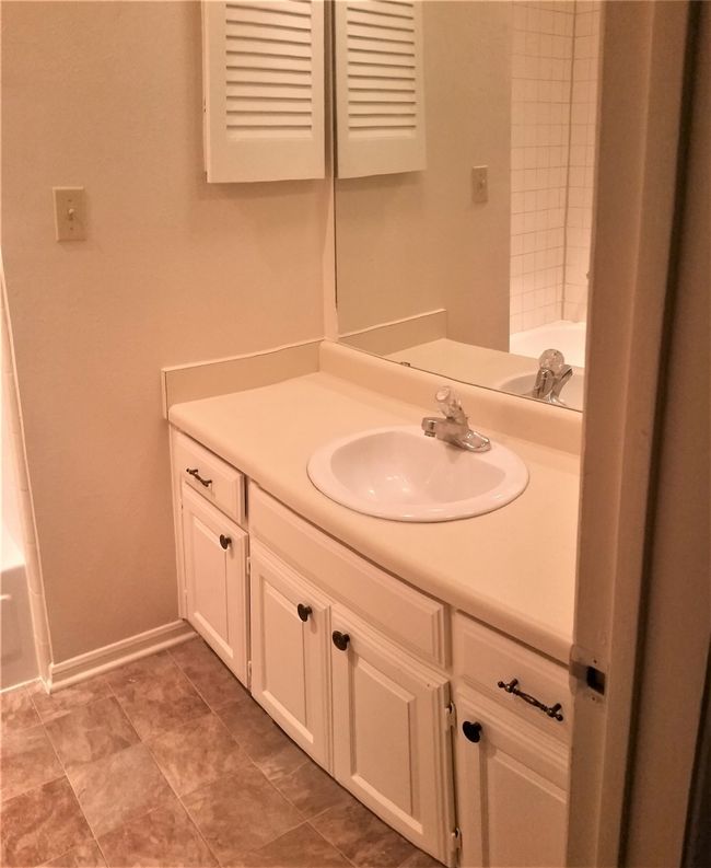 2025 Heatherbrook Dr, Townhouse with 2 bedrooms, 2 bathrooms and null parking in Grapevine TX | Image 15
