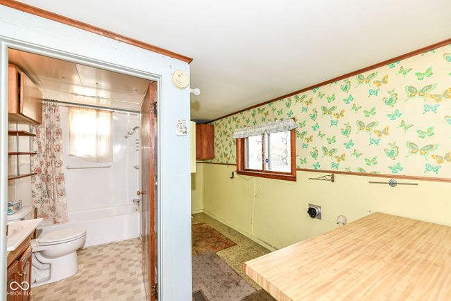 Entry into bathroom and utility room | Image 20