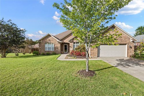 68 Larkspur Ct, Russellville, AR, 72802-6913 | Card Image