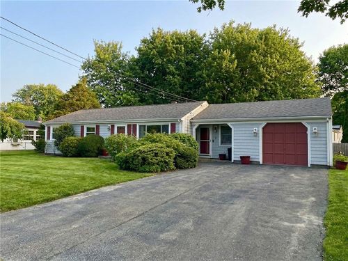 9 Spruce Ave, Middletown, RI, 02842-5330 | Card Image