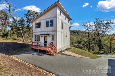 34 Walnut Lane, House other with 3 bedrooms, 2 bathrooms and null parking in Asheville NC | Image 1