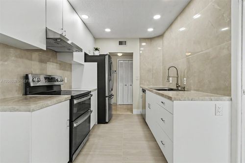 1211-3800 Hillcrest Dr, Hollywood, FL, 33021-7940 | Card Image