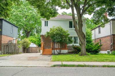 27 E 26 Th St, House other with 3 bedrooms, 2 bathrooms and 3 parking in Hamilton ON | Image 1