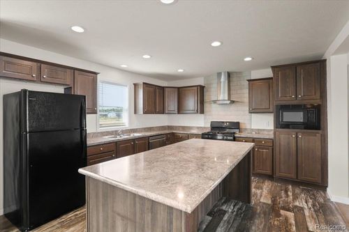 57572 Miller Ct, New Haven, MI, 48048-3704 | Card Image