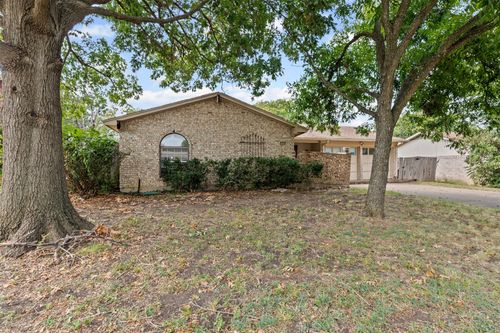 902 Warrington Ct, Arlington, TX, 76014-1338 | Card Image