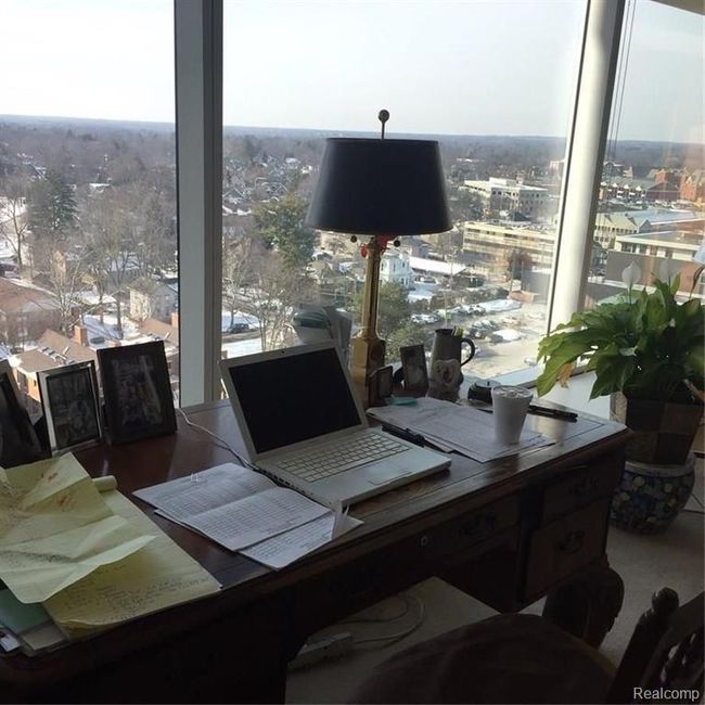 1401 555 S Old Woodward, Sold in Birmingham Zoocasa