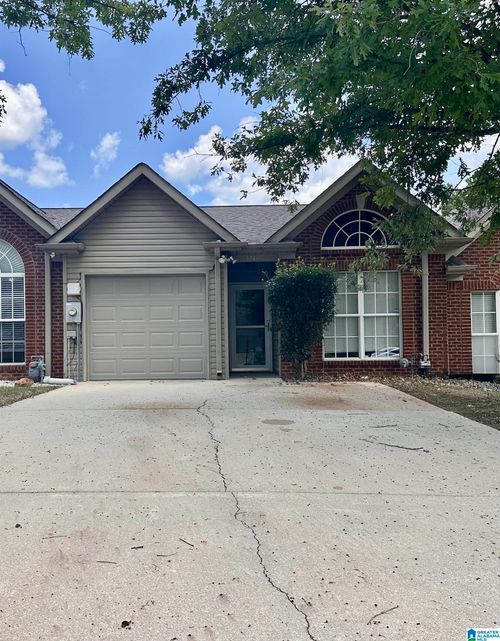 574 Cahaba Manor Dr, Pelham, AL, 35124-1590 | Card Image