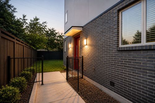 106-2015 California Dr, Dallas, TX, 75204-4612 | Card Image