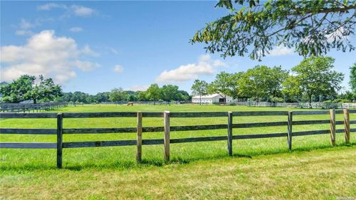 307 Deep Hole Rd, Baiting Hollow, NY, 11933-1437 | Card Image