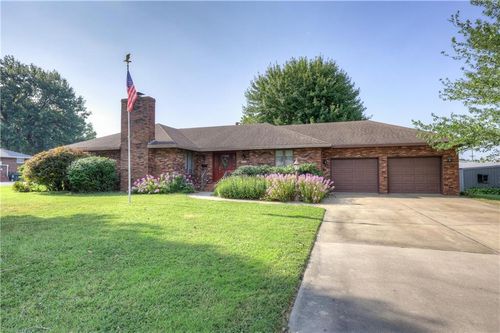 405 W Leighton St, Frontenac, KS, 66763-2228 | Card Image