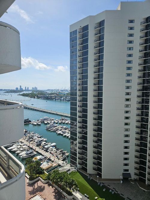apt-2442-1717 N Bayshore Dr, Miami, FL, 33132-1161 | Card Image