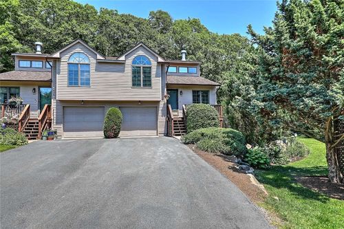 101 Cardinal Dr, North Kingstown, RI, 02852-6530 | Card Image