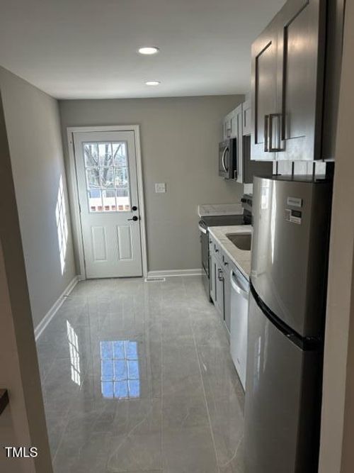 407 Bledsoe Ave, Raleigh, NC, 27601-2755 | Card Image