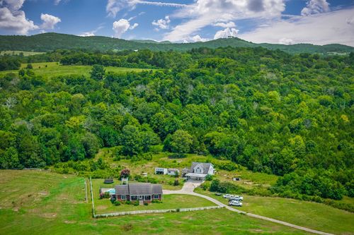 195 Holmes Gap Rd, Alexandria, TN, 37012-3574 | Card Image