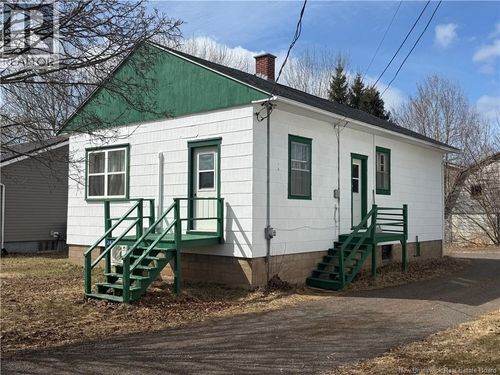 242 Maple Ave, Sussex, NB, E4E2N2 | Card Image