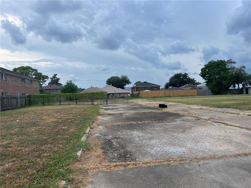 7152 Crowder Blvd, New Orleans, LA, 70127-1908 | Card Image