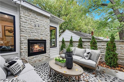 5111 W 72nd Ter, Prairie Village, KS, 66208-2420 | Card Image