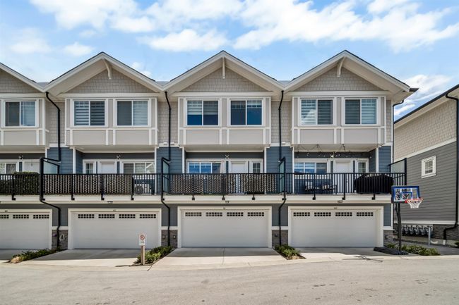41 - 19501 74 Avenue, Townhouse with 3 bedrooms, 2 bathrooms and 2 parking in Surrey BC | Image 3