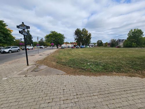 4351 Queen St, Niagara Falls, ON, L2E2K9 | Card Image