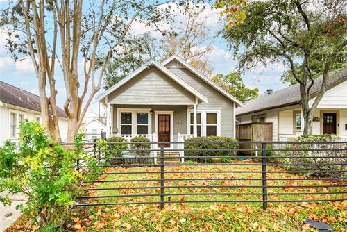 617 Aurora St, Houston, TX, 77008-2331 | Card Image
